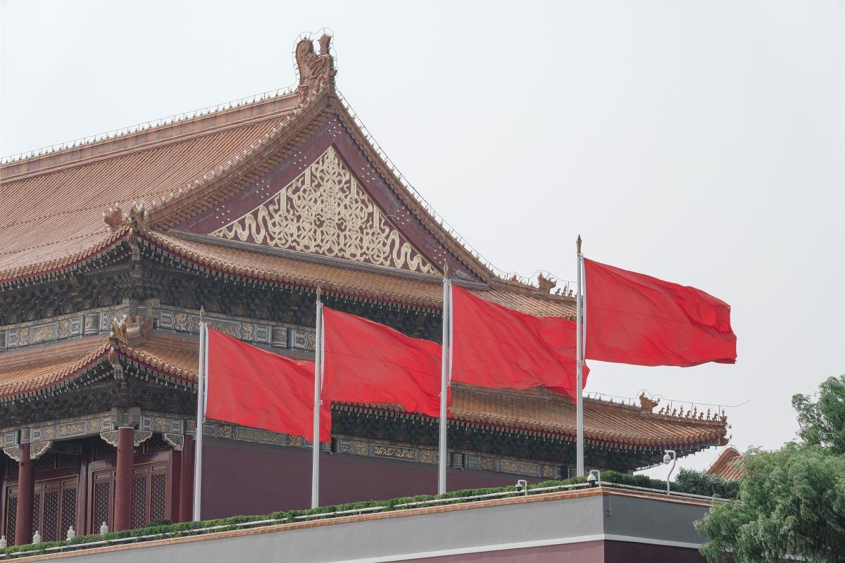 Banderas rojas ondean en la Plaza Tiananmen en Beijing, China, el miércoles 10 de julio de 2024. Fotógrafo: Na Bian/Bloomberg