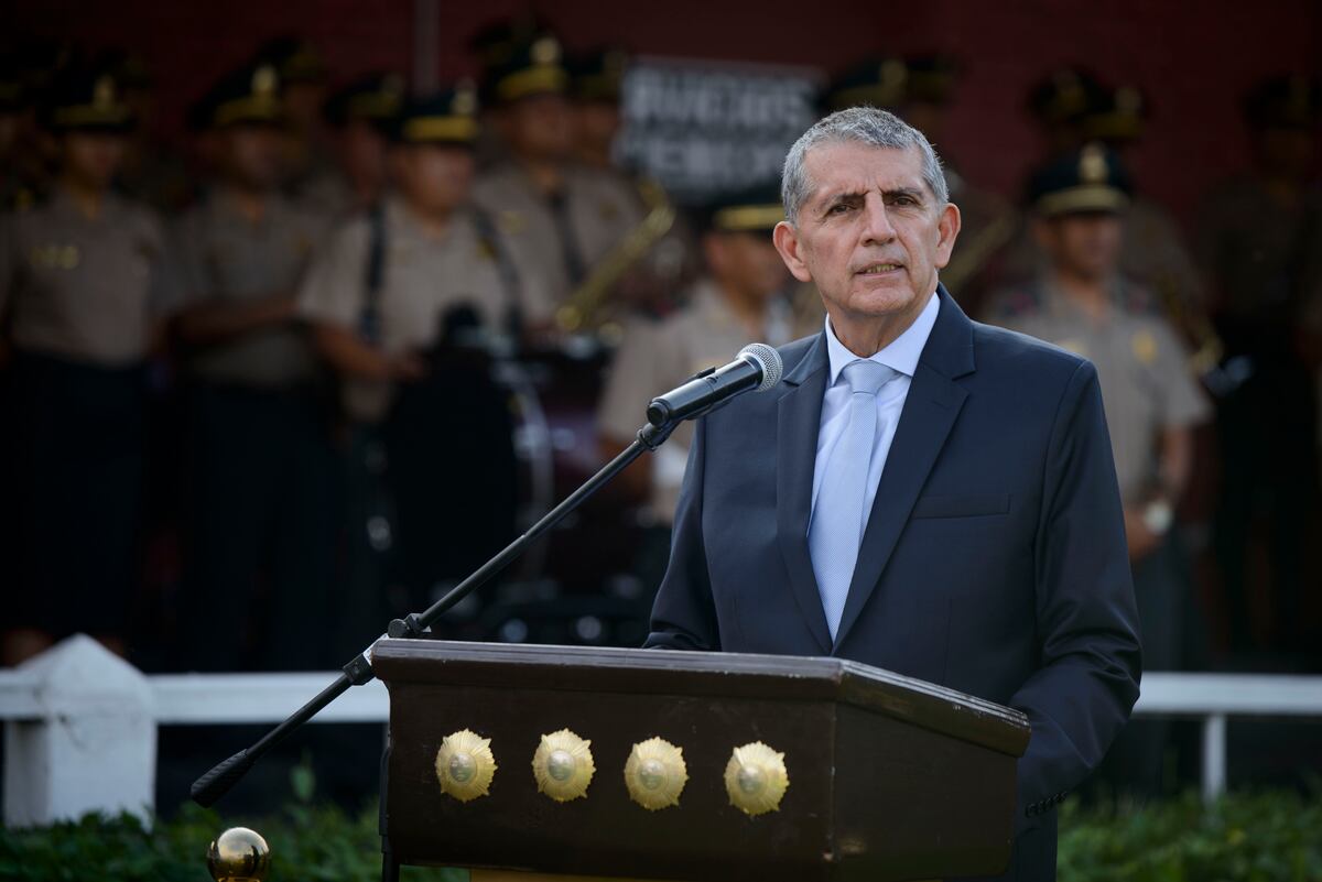 El ministro del Interior, Víctor Torres, afronta una moción de interpelación en el Congreso.