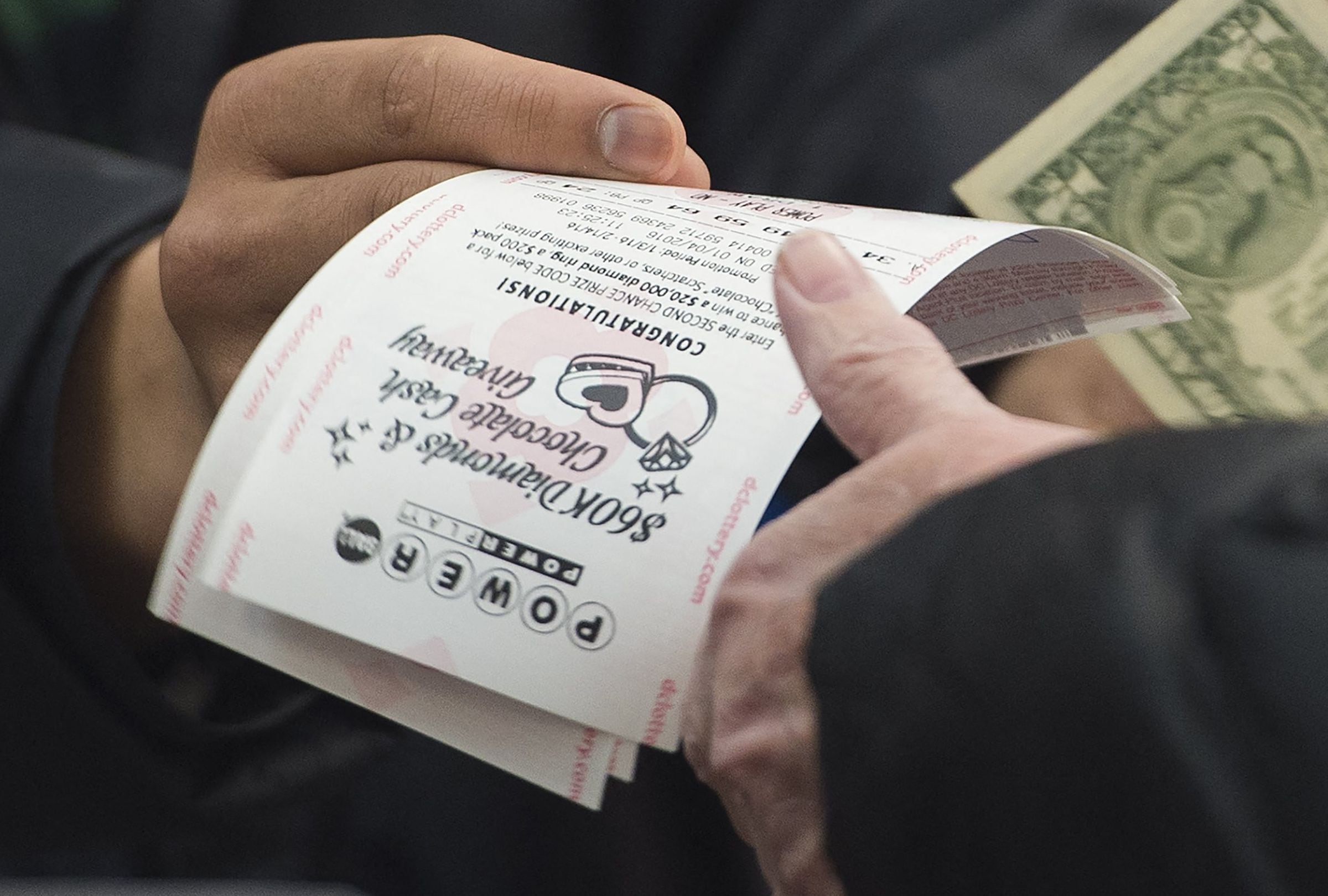 Revisa esta nota para que descubras quién ganó el Powerball hoy, miércoles 01 de abril, en EE.UU. (Foto: SAUL LOEB / AFP)