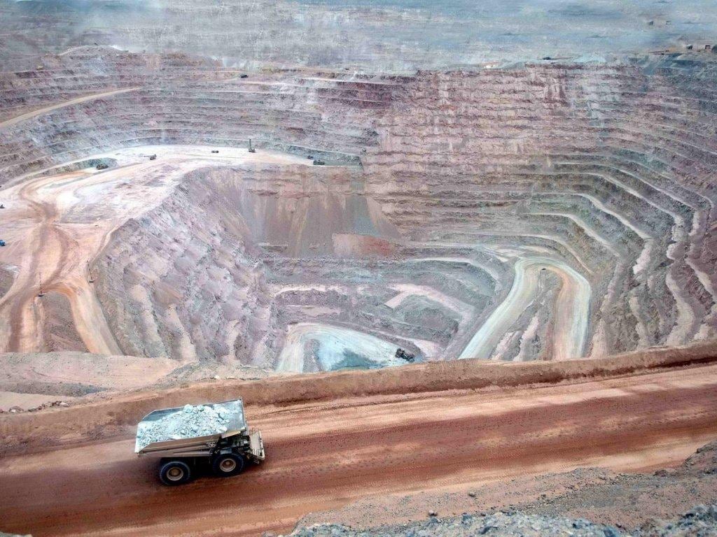 Fuentes de la industria afirman que las fundiciones que siguen produciendo zinc, incluso cuando la demanda se ha debilitado, han alimentado el excedente. (Foto: Andina)