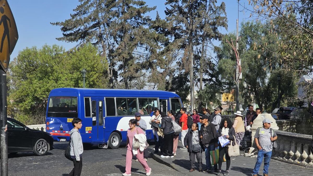 Arequipa: Transportistas acatan paro en protesta por reducción del precio del pasaje