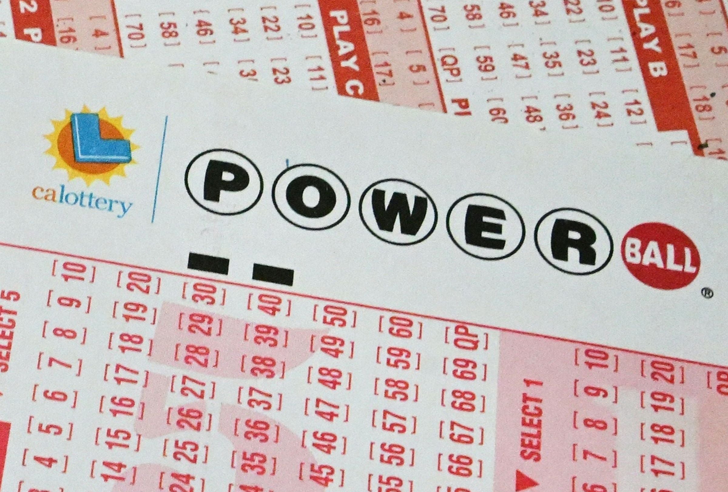 En esta nota conocerás los resultados del sorteo del Powerball del miércoles 7 de enero y descubrir si alguien se quedó con el premio mayor. (Foto: FREDERIC J. BROWN / AFP)