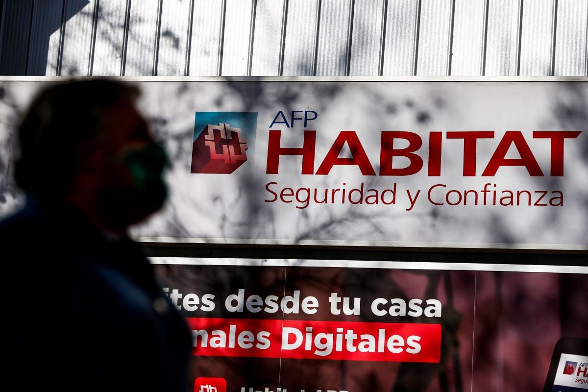Los legisladores chilenos analizarán las propuestas para un nuevo retiro de fondos de las siete AFP que operan en el país, entre ellas Habitat (Foto: AFP).