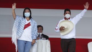 Crece batalla electoral en Perú mientras cae ventaja de Castillo