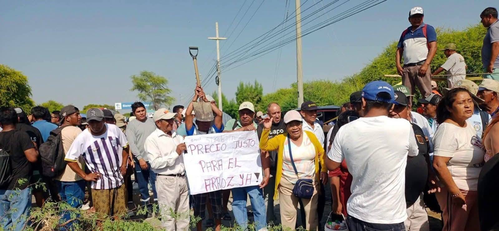 Productores protestan por el bajo precio del arroz y el alto costo de los insumos agrícolas. (Foto: Nuevo Noticias -Tim Reyna Carrion)