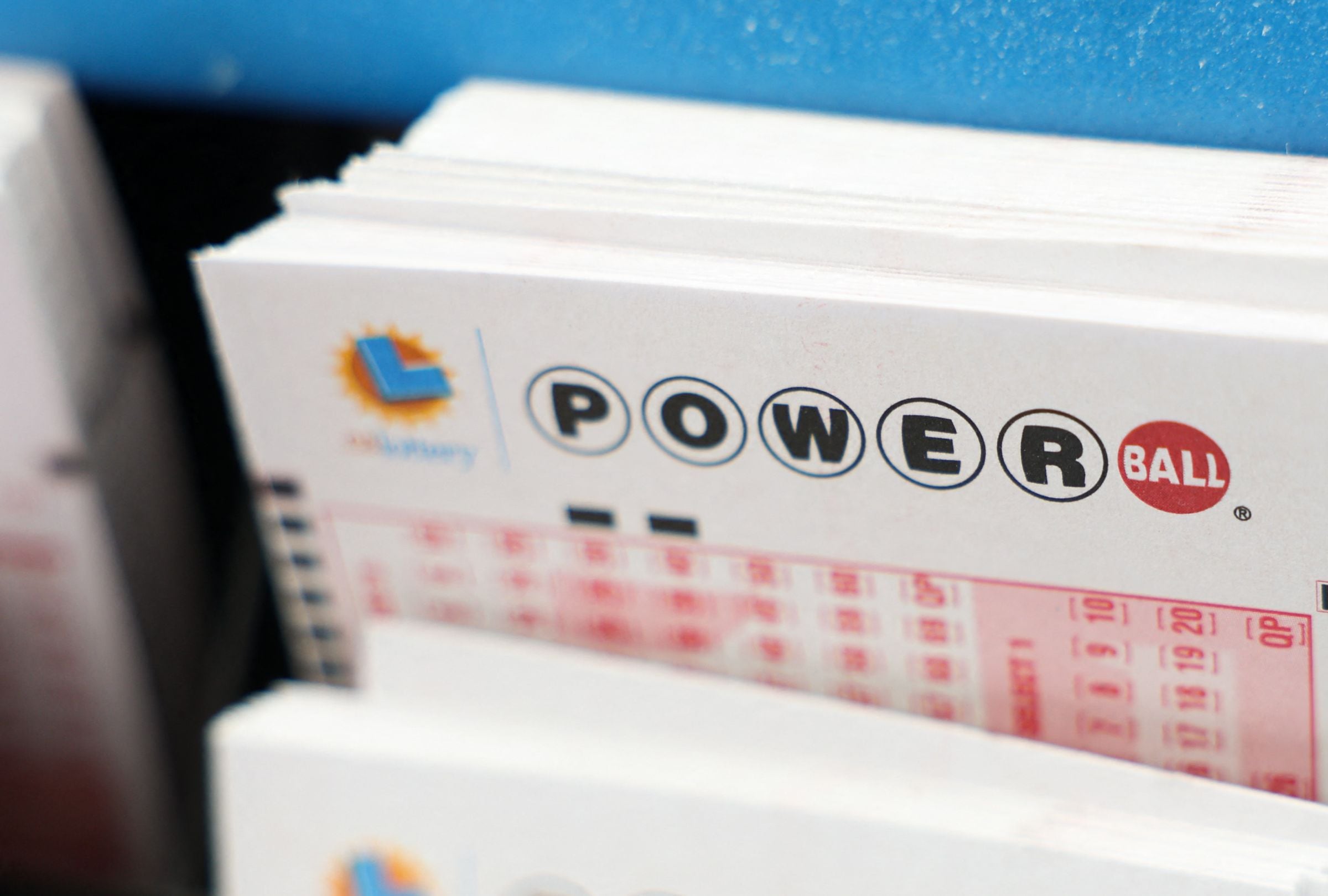 Revisa esta nota para conocer los números ganadores del Powerball en el sorteo del 01/04/2026 y averiguar si el premio mayor ya tiene dueño. (Foto: Patrick T. Fallon / AFP)