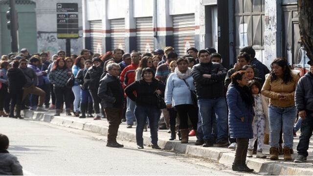 Overall: 34 de cada 100 peruanos que emigran por trabajo van a Chile