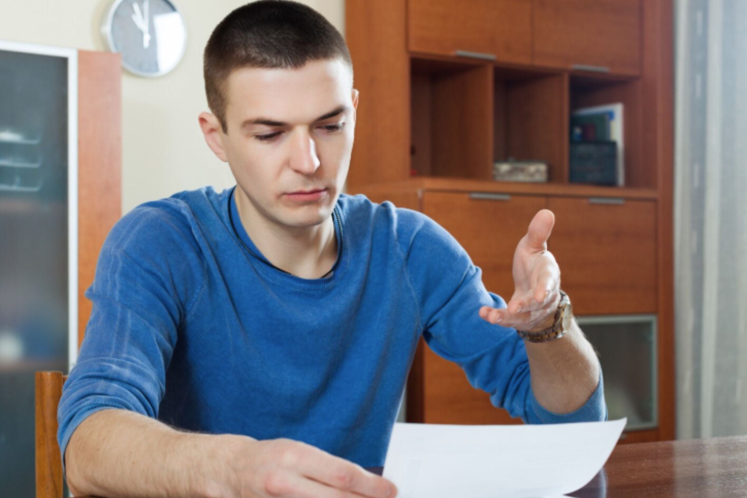 De no pagar las multas de tránsitos que posees, te pueden suspender indefinidamente tu licencia. (Crédito: bearfotos / Freepik)