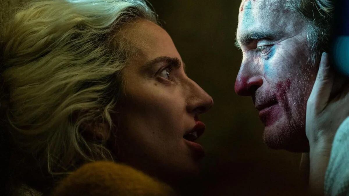 Lady Gaga y Joaquin Phoenix en una escena de "Joker: Folie à Deux”, película del director Todd Phillips (Foto: DC)