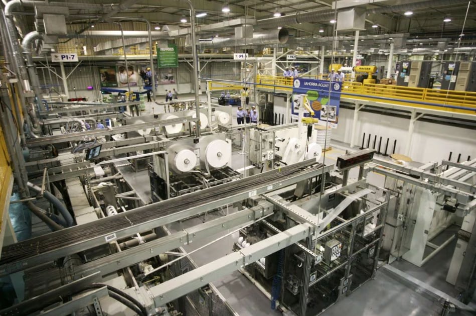 De acuerdo con data del Instituto de Estudios Económicos y Sociales de la Sociedad Nacional de Industrias (SNI), entre enero y abril del 2026, la producción de productos de caucho y plástico cayó 1.8% en comparación con el mismo periodo del año pasado. (Foto: Andina)