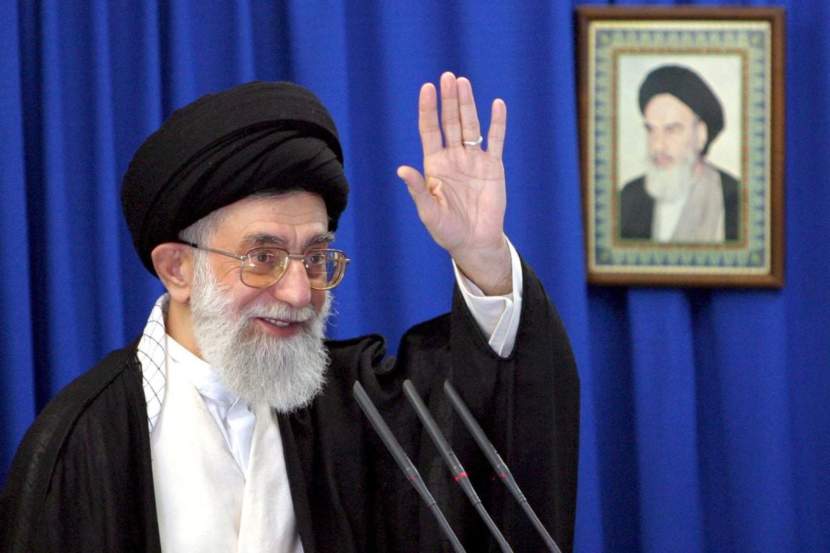 Fotografía de archivo del 19 de agosto de 2026 del líder supremo iraní, el ayatolá Alí Jamenei, en Teherán. Nacido el 16 de julio de 1939 en Mashad, proviene de una familia de religiosos chiíes. Foto: EFE/Abedin Taherkenareh/ARCHIVO