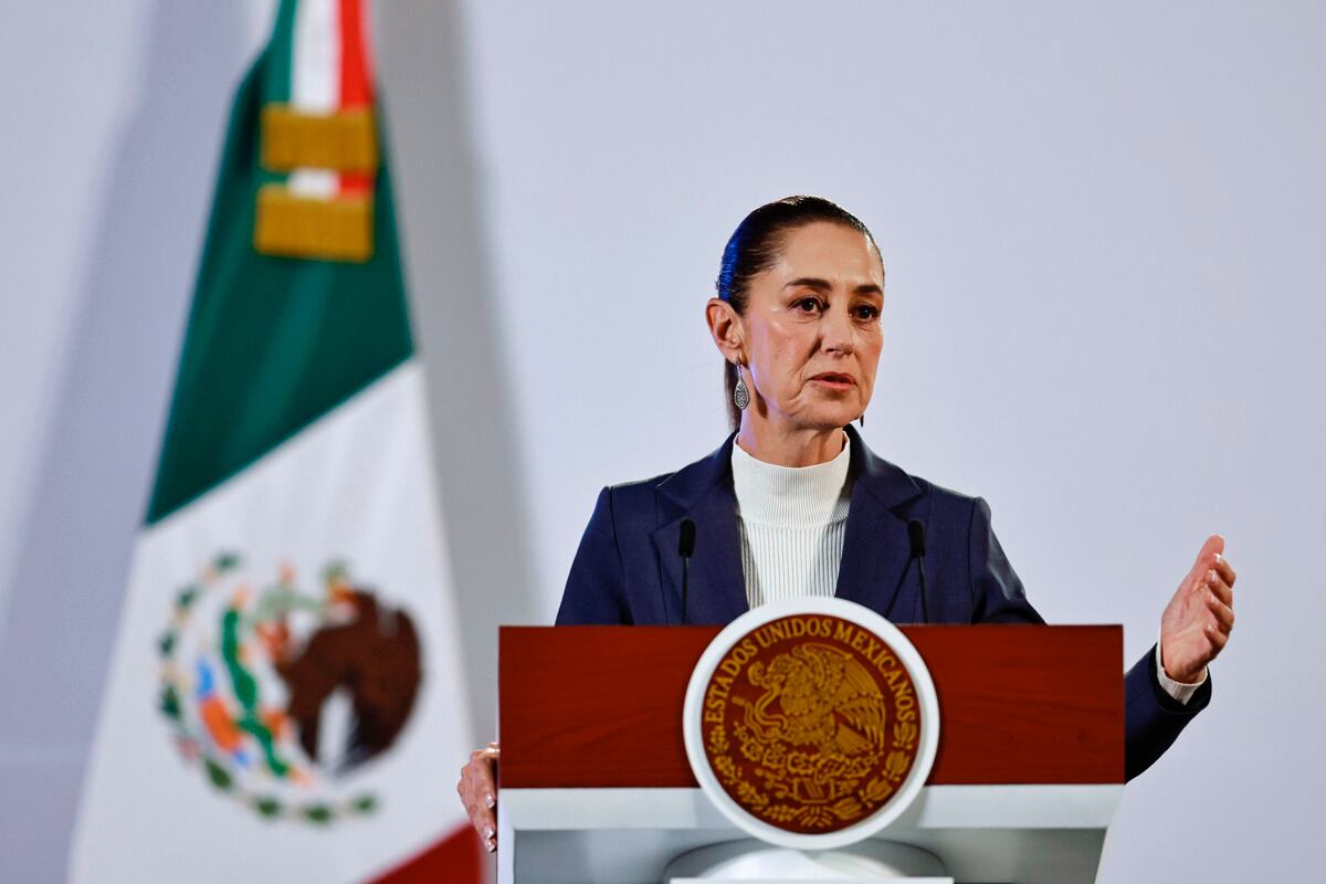 La presidenta de México, Claudia Sheinbaum, habla durante su primera conferencia de prensa, ofrecida en Palacio Nacional de la Ciudad de México, el 2 de octubre de 2024. (Foto de Sáshenka Gutiérrez / EFE)