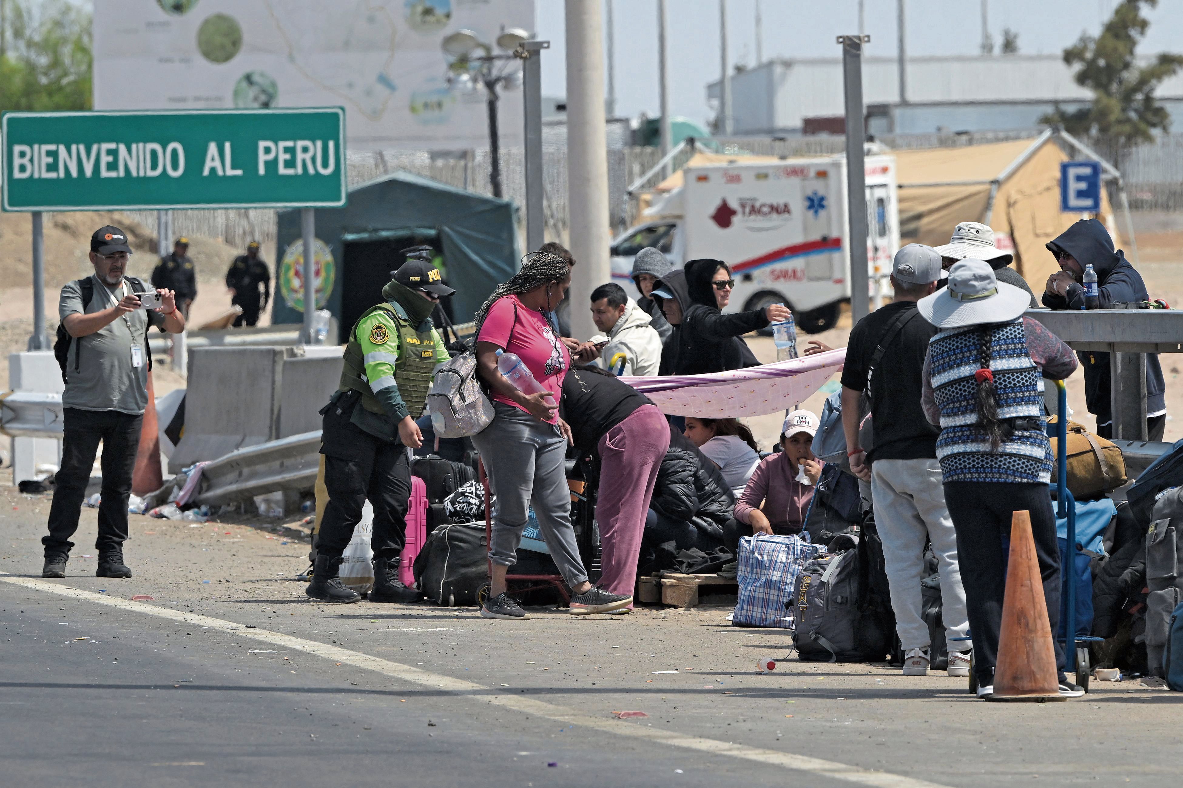 El presidente del Consejo de Ministros de Perú, Ernesto Álvarez, anunció que el Poder Ejecutivo ha reforzado la seguridad en las fronteras del país. (Photo by Rodrigo ARANGUA / AFP)
