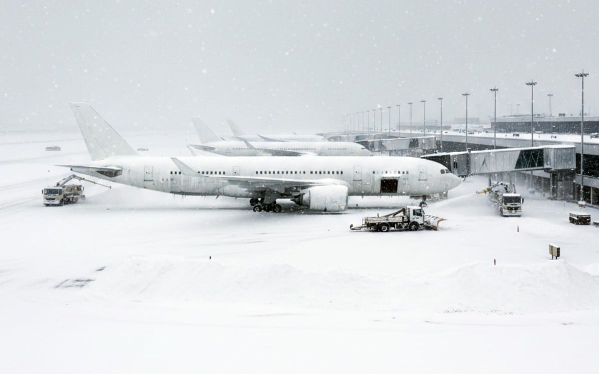 Miles de pasajeros se han visto afectados ante las cancelaciones o los retrasos de vuelos en ciertos aeropuertos de EE.UU. (Imagen referencial creada por El Comercio MAG usando la IA de "Perplexity")