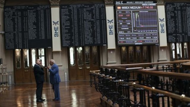 Las bolsas europeas se hunden al propagarse ola de ventas en Wall Street