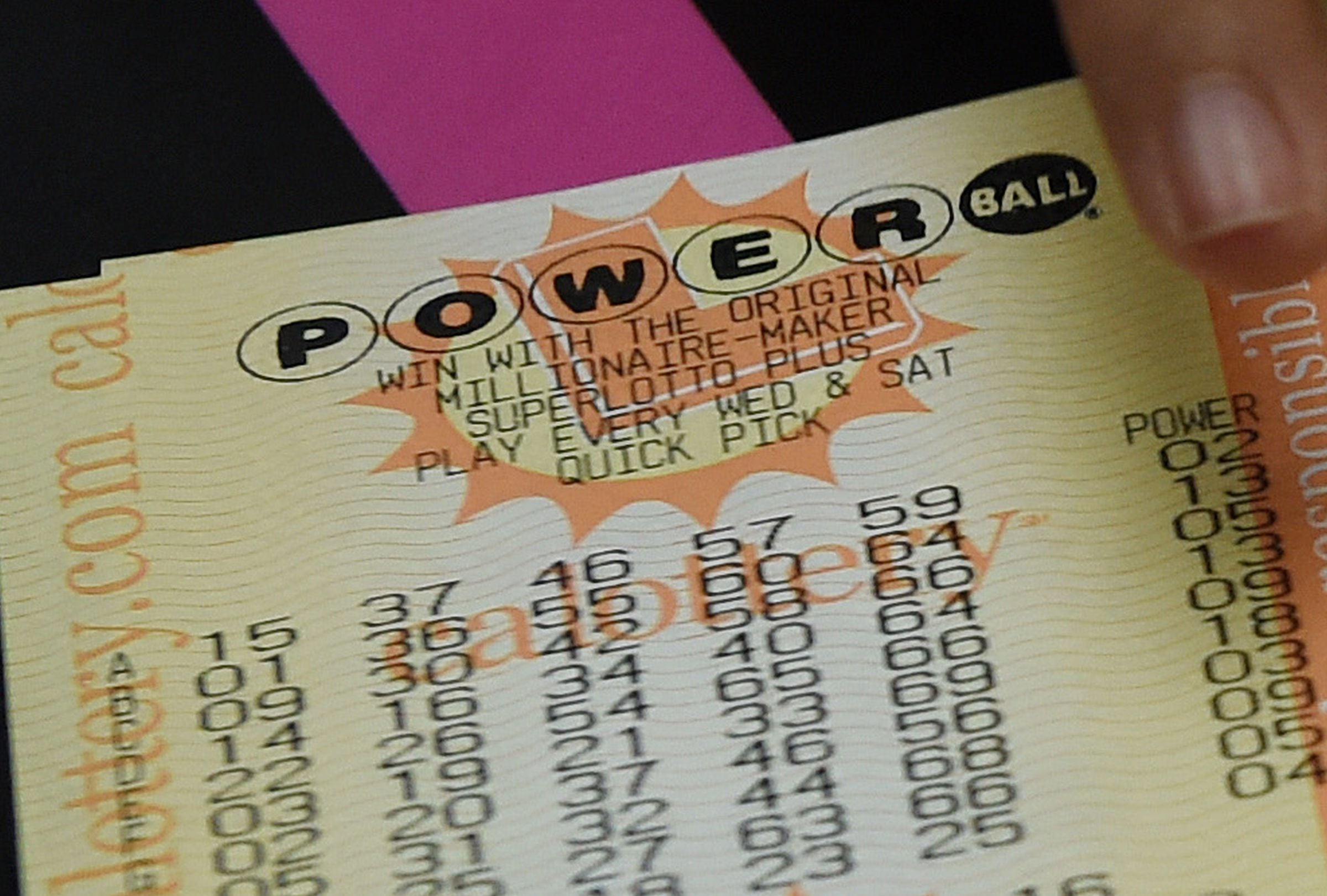 En esta nota conocerás los resultados del sorteo del Powerball del miércoles 06 de mayo y descubrir si alguien se quedó con el premio mayor. (Foto: MARK RALSTON / AFP)