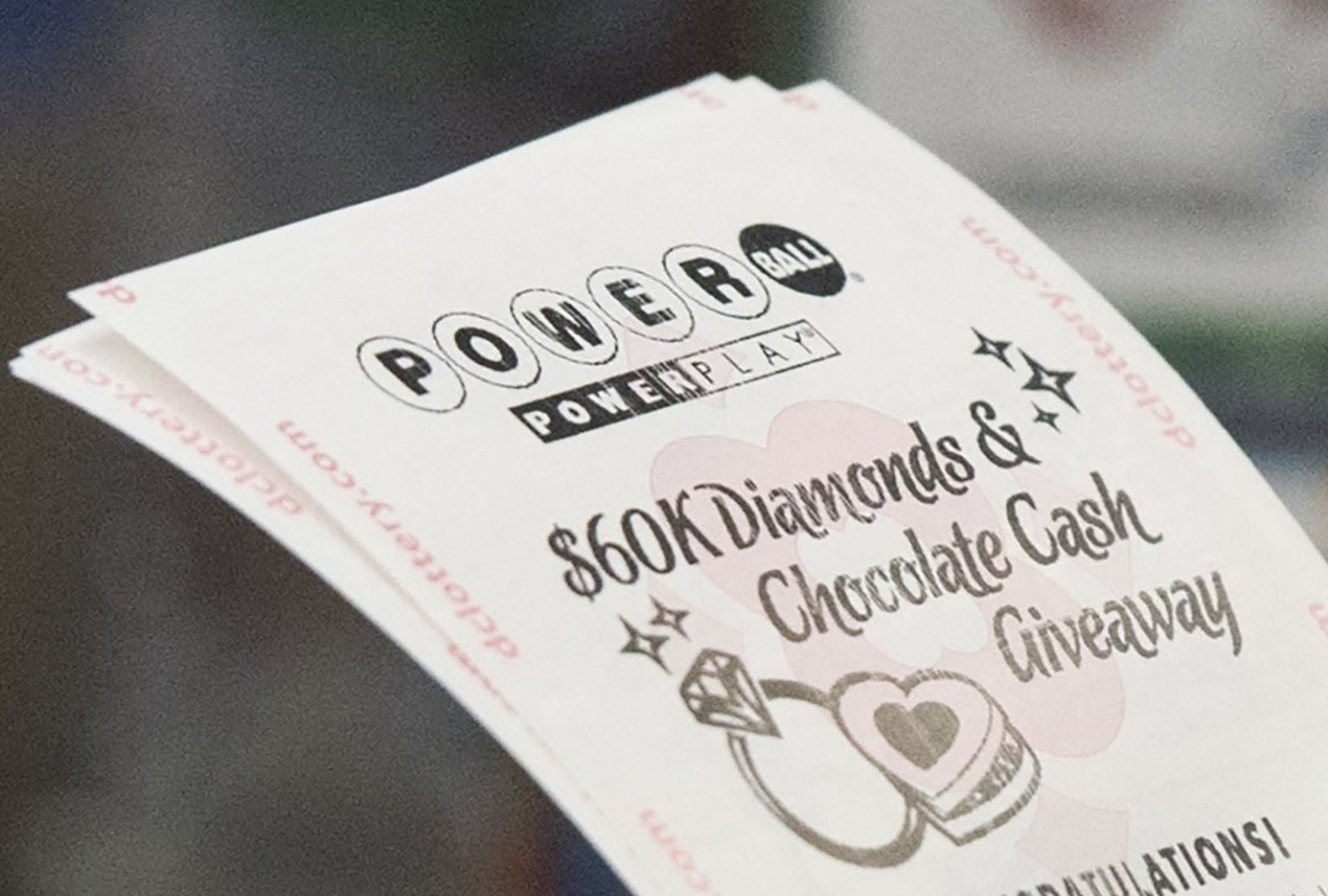 Revisa esta nota para que descubras quién ganó el Powerball hoy, lunes 5 de enero, en EE.UU. (Foto: Saul Loeb / AFP)