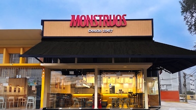 La sede de Surco forma parte de la nueva etapa de Sandwiches Monstruos, orientada a salones puerta a calle para albergar hasta 50 comensales y captar flujo durante todo el día. (Foto: Difusión)