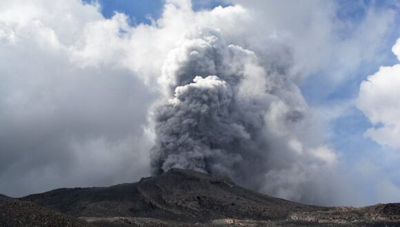 El volcán Ubinas en Moquegua reporta una intensa actividad que registra en las últimas semanas, que lo ha colocado en proceso eruptivo. (Foto: EFE/Observatorio Vulcanológico del Sur)