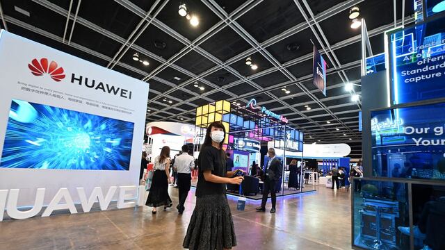 Aduana argentina multa a china Huawei por no declarar importación de software