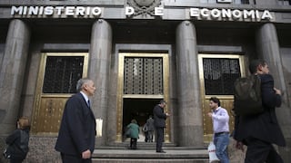 S&P y Fitch rebajan calificación de bonos de Argentina a default