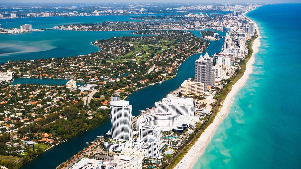 Los precios de las viviendas entre 30 a 50 m2 en Miami, a junio del 2023 se encuentran desde US$ 418,000, con un precio de metro cuadrado en Brickell, el centro financiero de Miami, en US$ 693.