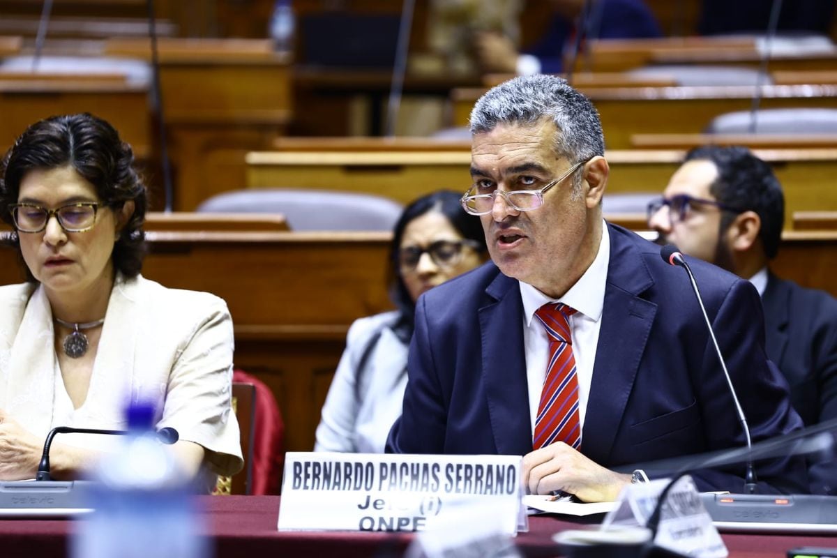 El jefe (i) de la ONPE negó irregularidades en las actas “900,000” y defendió la transparencia del proceso electoral. Foto: Congreso.