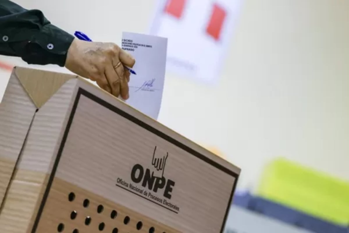 La ONPE ejecutó elecciones complementarias en los locales afectados tras los problemas en el despliegue de material electoral. Foto: Andina.