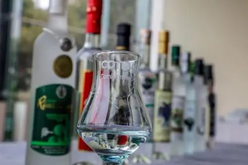 Productores y consumidores trabajan de la mano para combatir la informalidad en el mercado del pisco. (Foto: Andina)