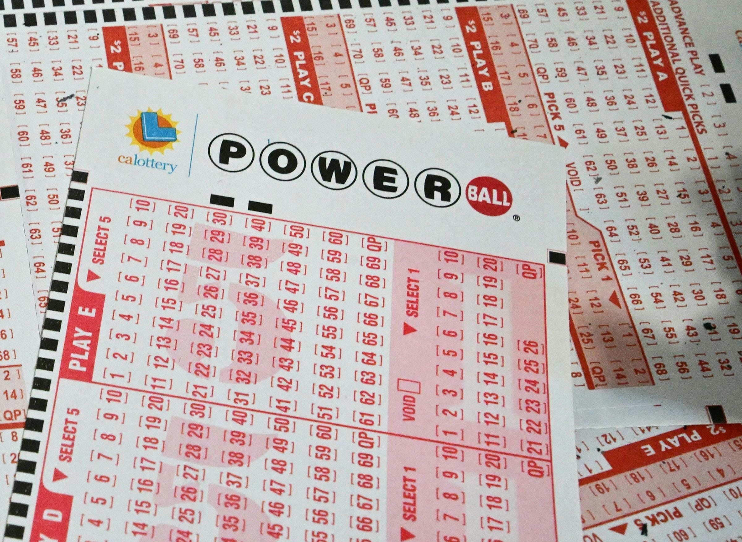Los plazos límite para la venta de boletos del Powerball varían según la jurisdicción. (Foto: Frederic J. Brown / AFP)