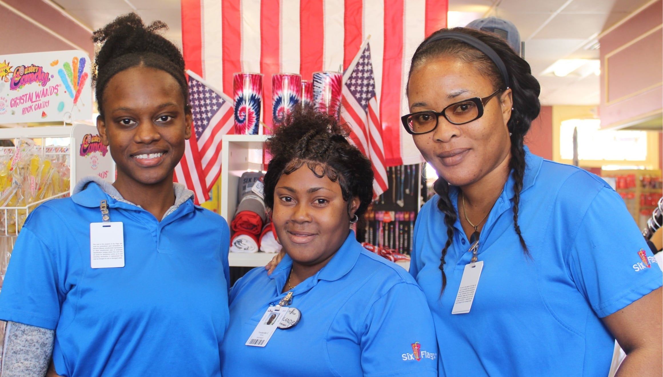 Six Flags está por iniciar la temporada alta de 2026, por lo que está contratando una gran cantidad de personas (Foto: Six Flags)