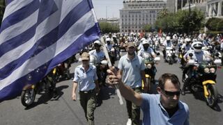 Grecia: Empleados estatales protestan por despidos exigidos por acreedores