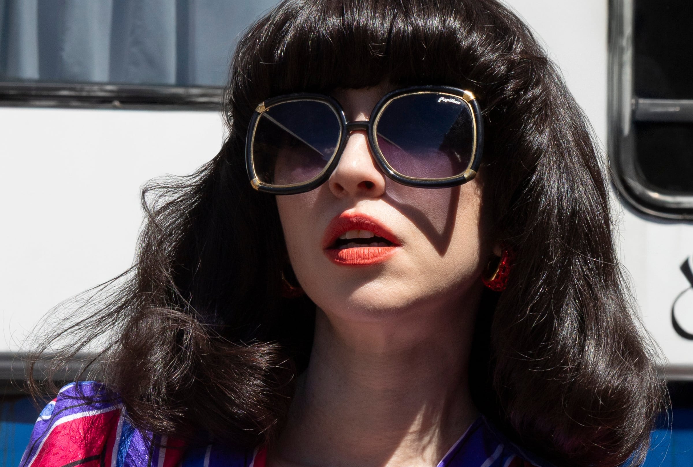 Sofía Gala Castiglione como la joven Moria Casán en una escena de la serie argentina "Moria" (Foto: About Entertainment / Netflix)