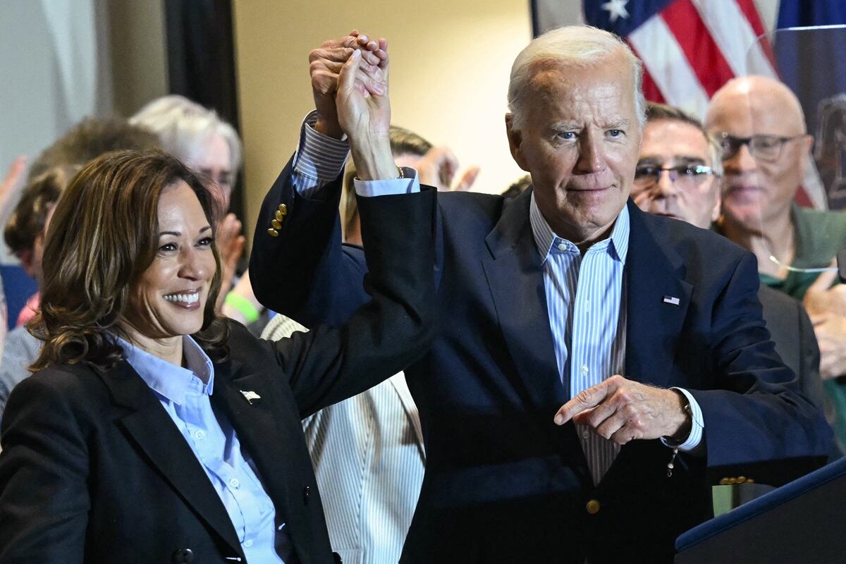 El presidente de los Estados Unidos, Joe Biden, y la vicepresidenta y candidata presidencial demócrata, Kamala Harris, en Pittsburgh, Pensilvania, el 2 de septiembre de 2024. (Foto de ANDREW CABALLERO-REYNOLDS / AFP)
