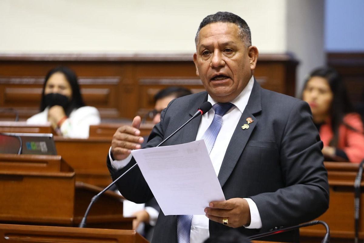 Esdras Medina, de Unidad y Diálogo Parlamentario, solicitó que la comisión de Justicia y Derechos Humanos realice la investigación en un plazo de diez días hábiles. (Foto: Congreso)