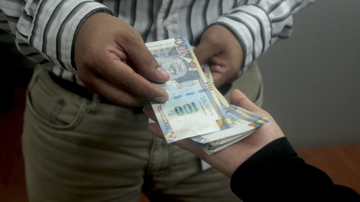Alza del sueldo mínimo: los efectos adicionales en los pagos a trabajadores