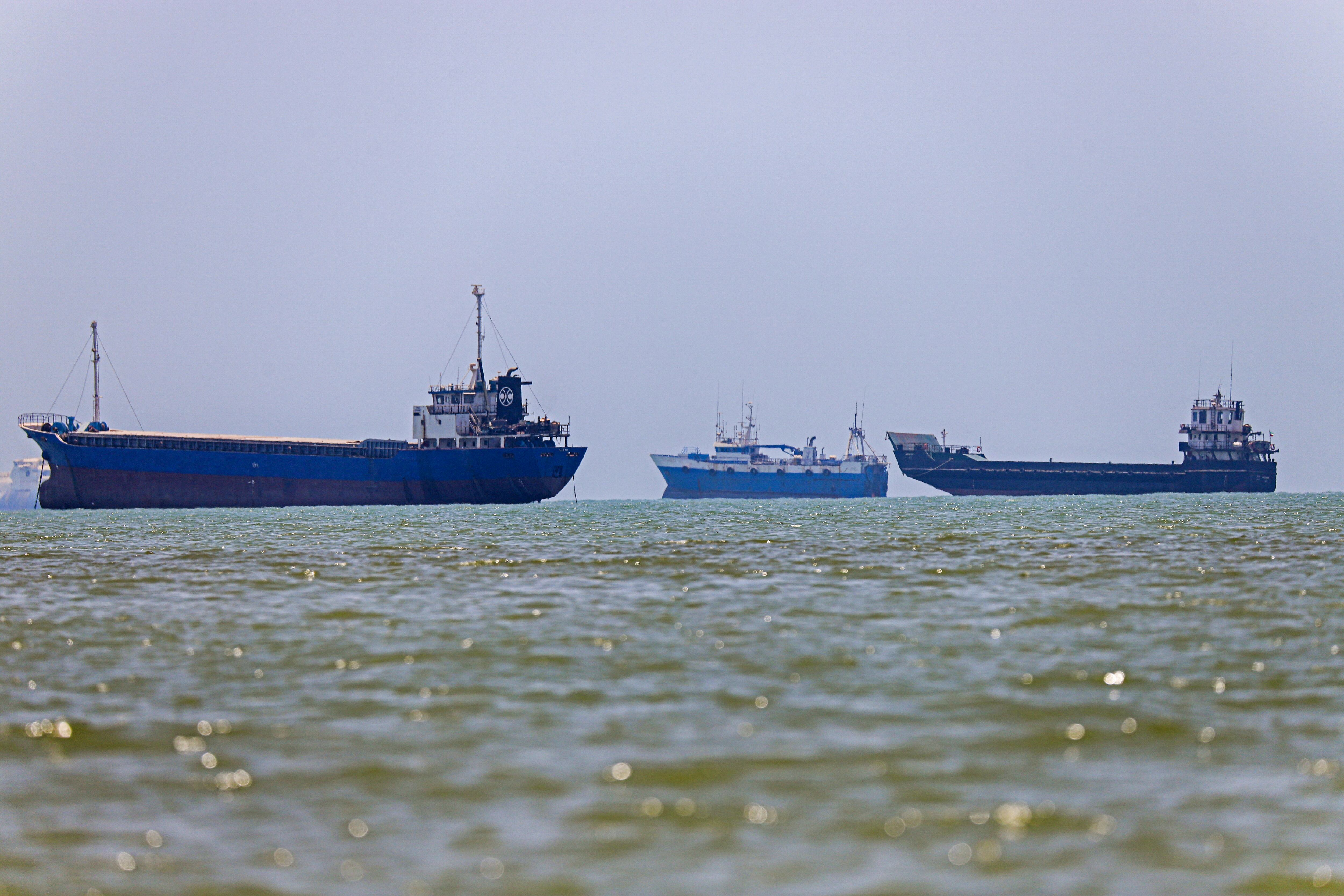 Naves transportadoras de petróleo en el Estrecho de Ormuz. (Foto: AFP)