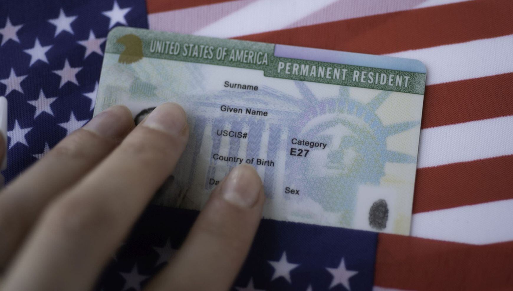 La Green Card sirve a los inmigrantes residir y trabajar permanentemente en territorio estadounidense de manera indefinida (Foto: Evgenia Parajanian / iStock)