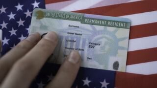 Por qué podrían retenerte la Green Card en el aeropuerto