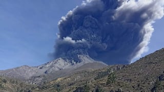 Volcán Ubinas registra nueva expulsión de columna de cenizas de 1,200 metros de altura