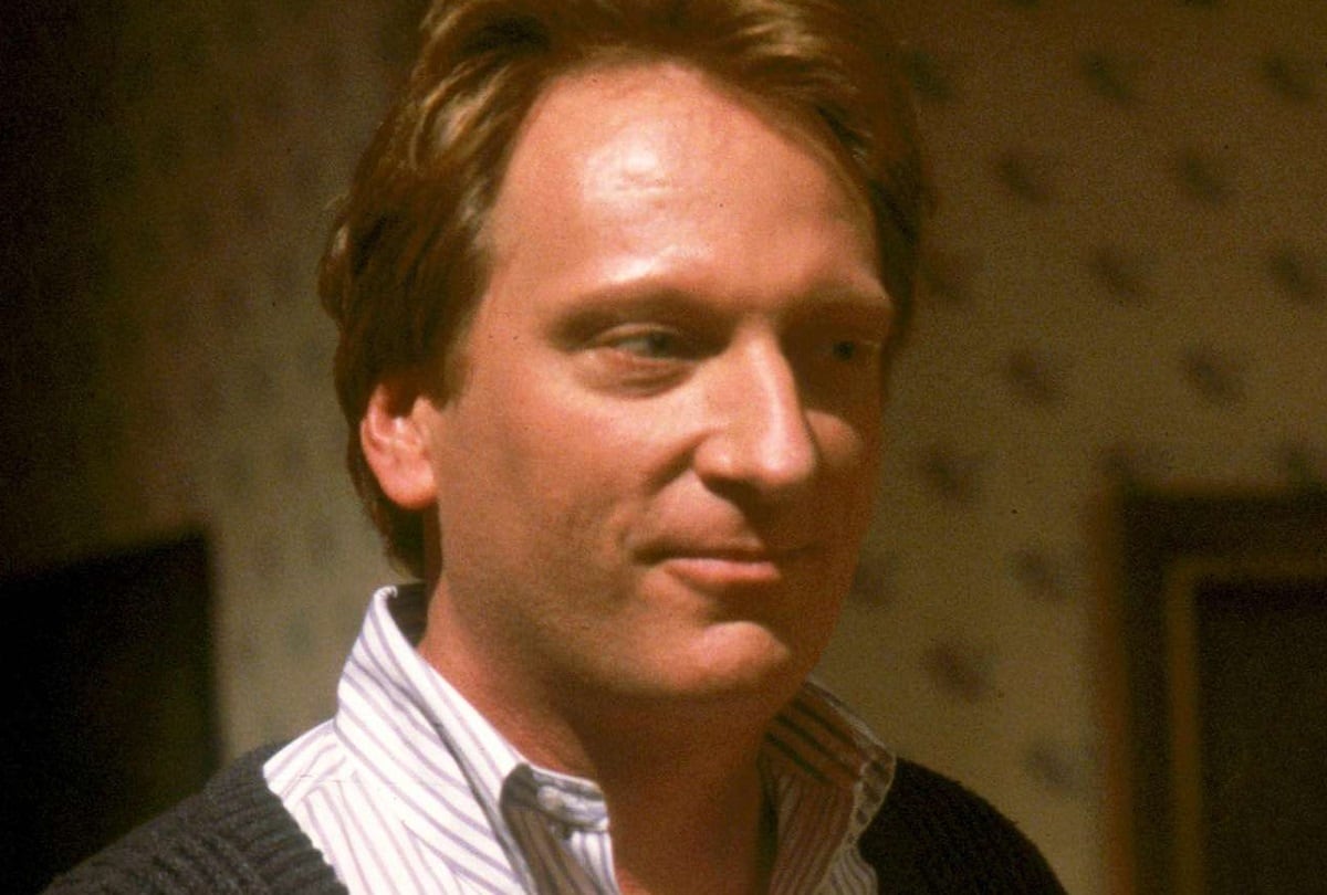 Jeffrey Jones no volvió a interpretar a Charles Deetz en "Beetlejuice 2", la secuela de la película de 1988 (Foto: Warner Bros. Pictures)