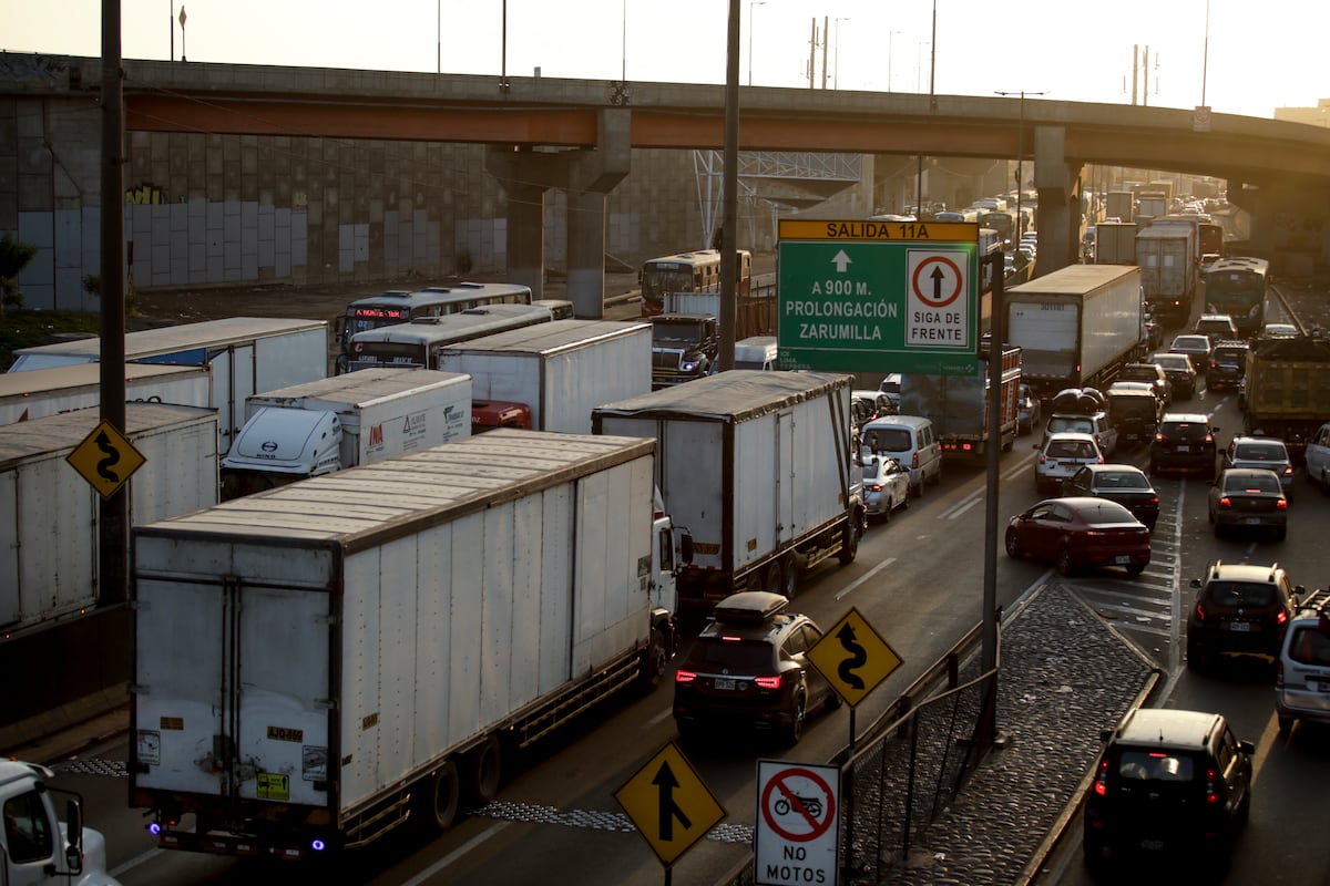 Transportistas de carga temen que restricciones ediles sin rutas alternas al puerto del Callao agudicen más la congestión rumbo a ese terminal.