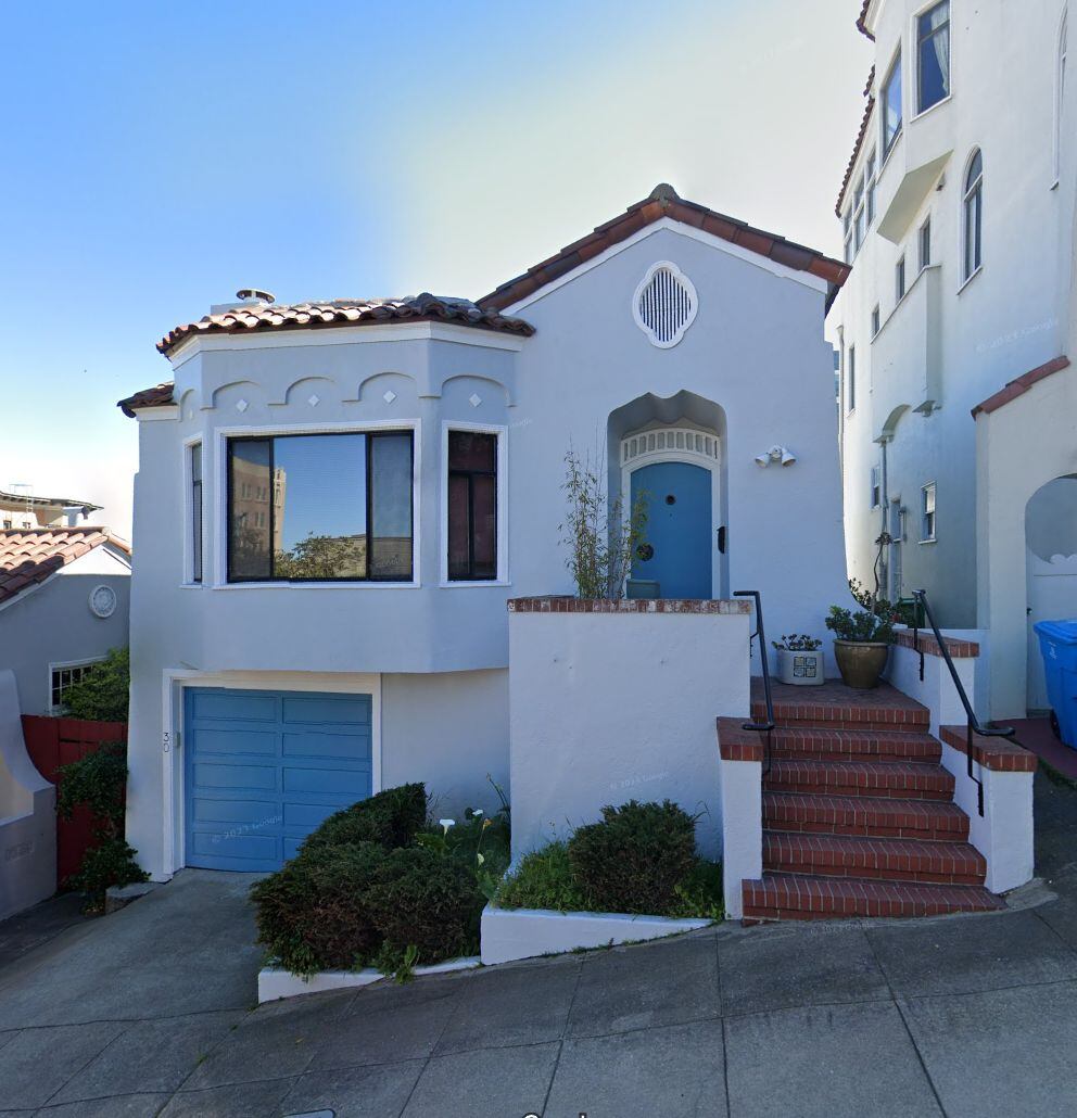 La casa se ubica en San Francisco y se vende por US$488,000. La propiedad se ubica en el 30 N View Ct, en el barrio de Russian Hill (Foto: Google Maps)