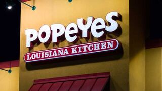 Dueña de Burger King compra cadena Popeyes en US$ 1,800 millones