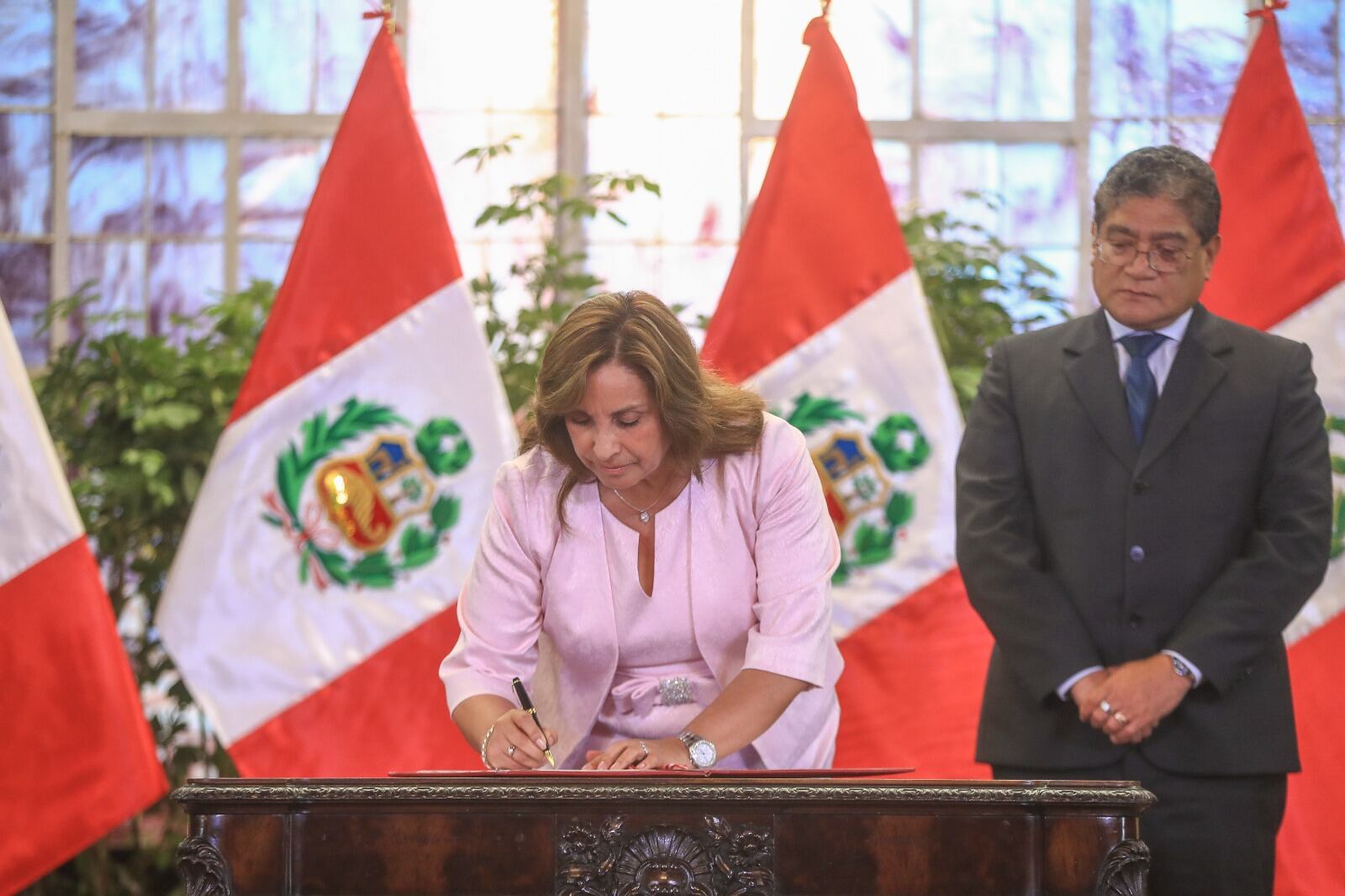 La presidenta afirmó que la decisión “se ha tomado considerando el marco jurídico nacional e internacional” y que los derechos humanos son “la brújula” de su gobierno. Foto: Presidencia.