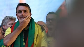Flávio Bolsonaro, de rozar la presidencia a salir de Brasil por la puerta trasera