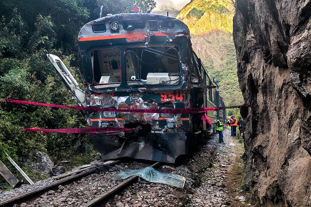 Uno de los dos trenes involucrados en una colisión frontal que conecta Machu Picchu con Ollantaytambo en Pampacahua, departamento de Cusco, Perú, el 30 de diciembre. Fotógrafo: Carolina Paucar/AFP/Getty Images