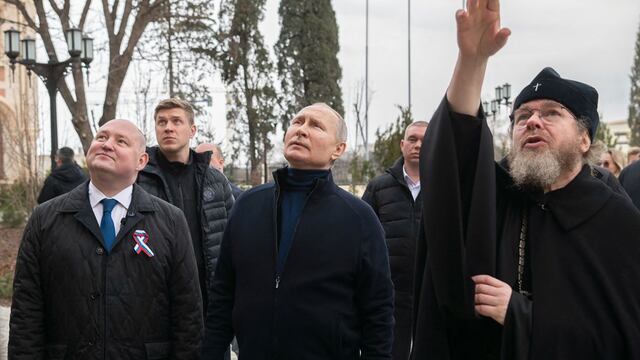 Putin visita Crimea tras una orden de arresto en su contra