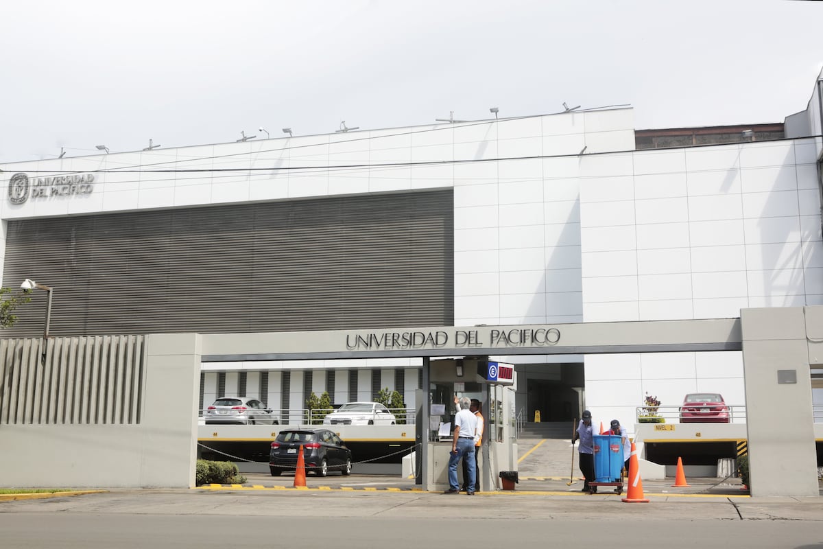 La universidad construye un nuevo edificio frente a su campus de Jesús María, que concentrará laboratorios, aulas multifuncionales y espacios de aprendizaje experiencial. La infraestructura estará operativa el próximo año. Foto: GEC