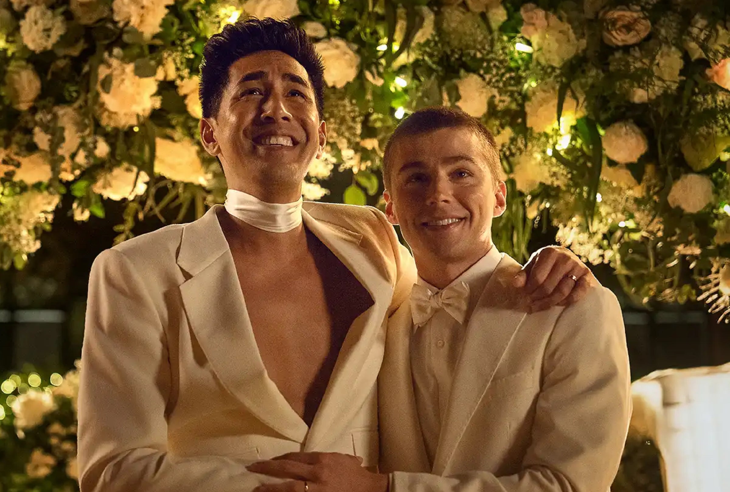 David Niles (Miles Heizer) se casa en Barcelona en la película "Gente que conocemos en vacaciones" (Foto: Netflix)